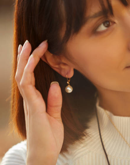 Golden Hoop and Pearl Earrings Nuada