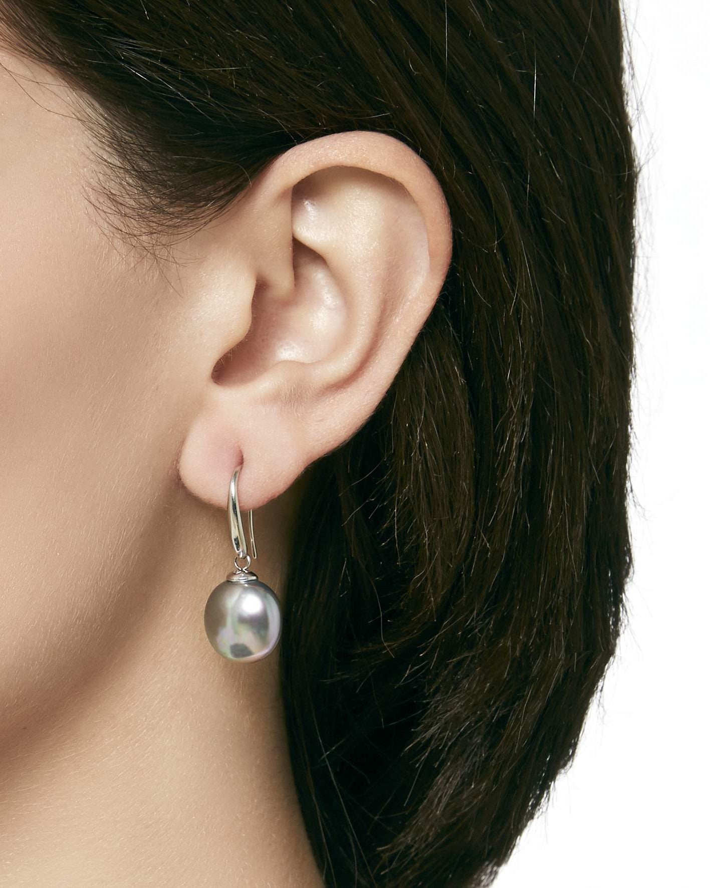 Short Gray Earrings Nuada