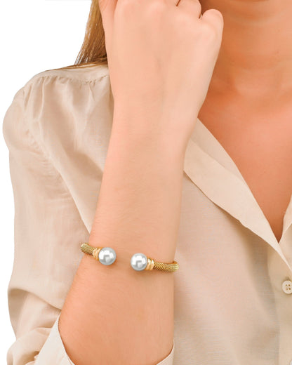 Golden Bracelet Two White Pearls Tender