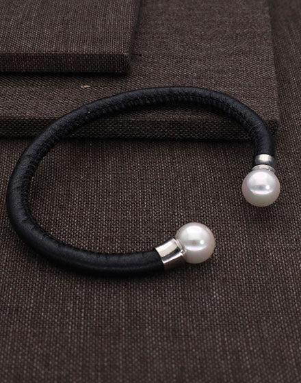 Two Pearls Black Leather Bracelet Mallorca