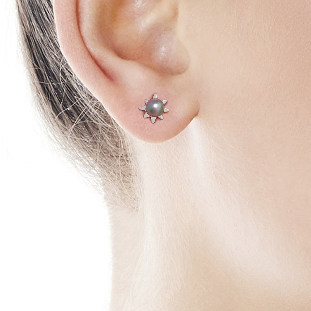 Gray Pearl Star Earrings Cies