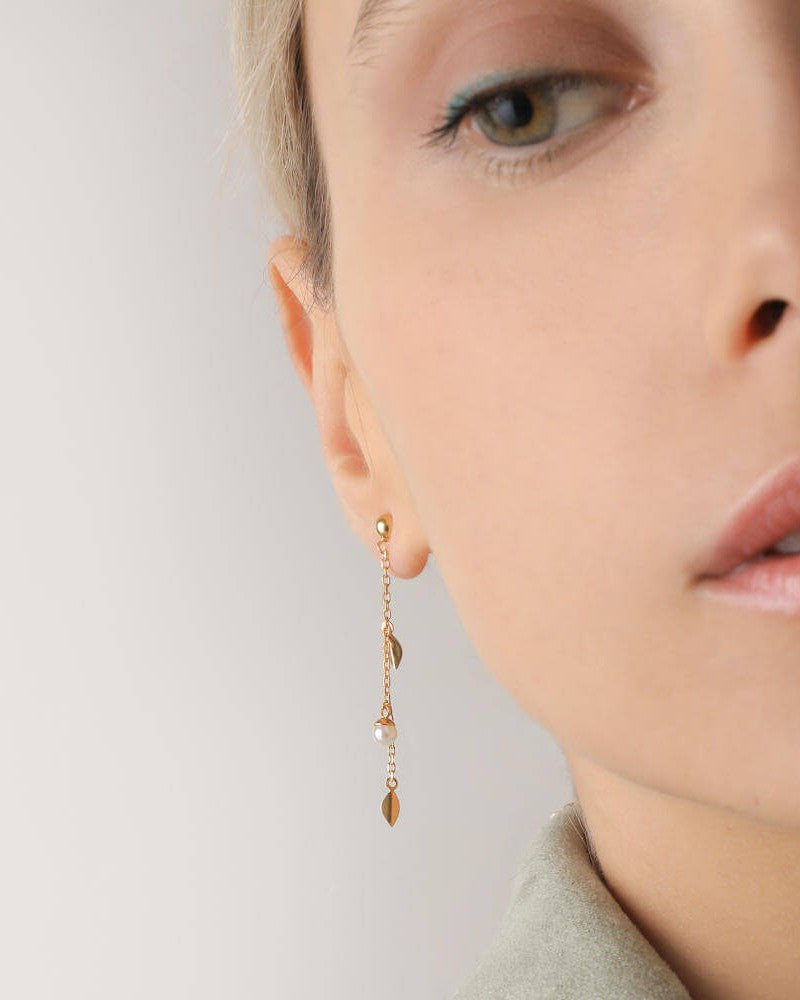 White earrings Romea