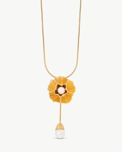 Golden Pearl Necklace Clavelina